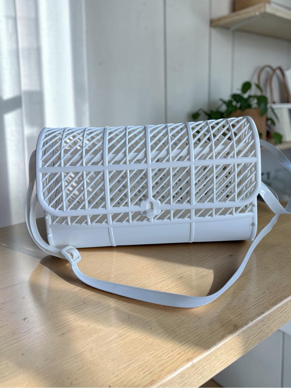 White Woven Crossbody Bag by Sun Jellies